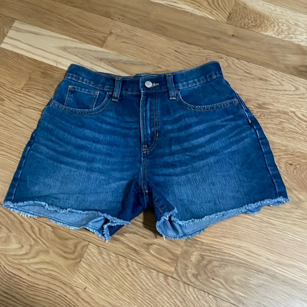Jean Shorts
Color: Dark Blue
Size: 18
Brand: Old Navy
Other: High-Rise